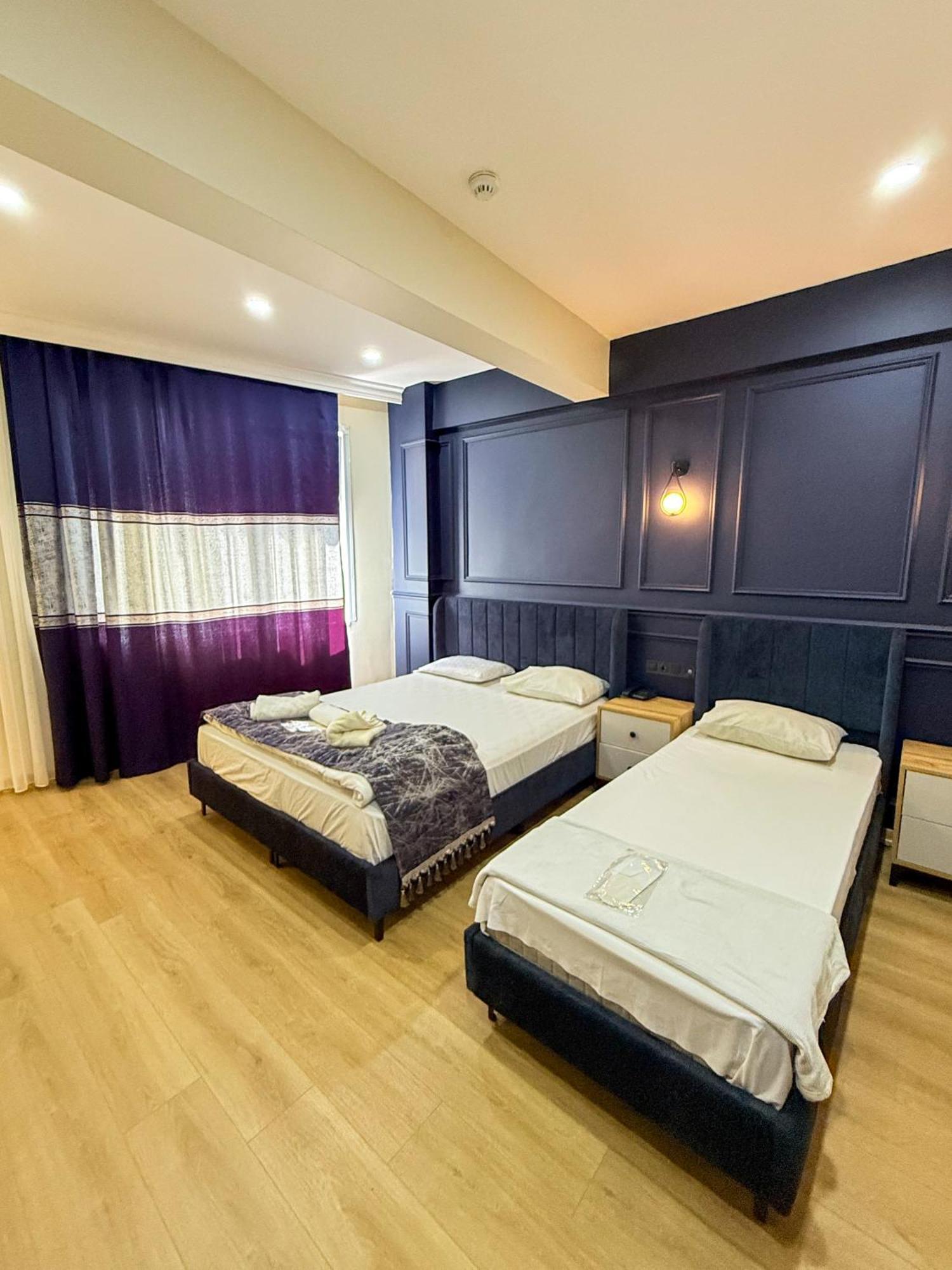 Hotel The Reina