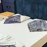 The Reina Hotel