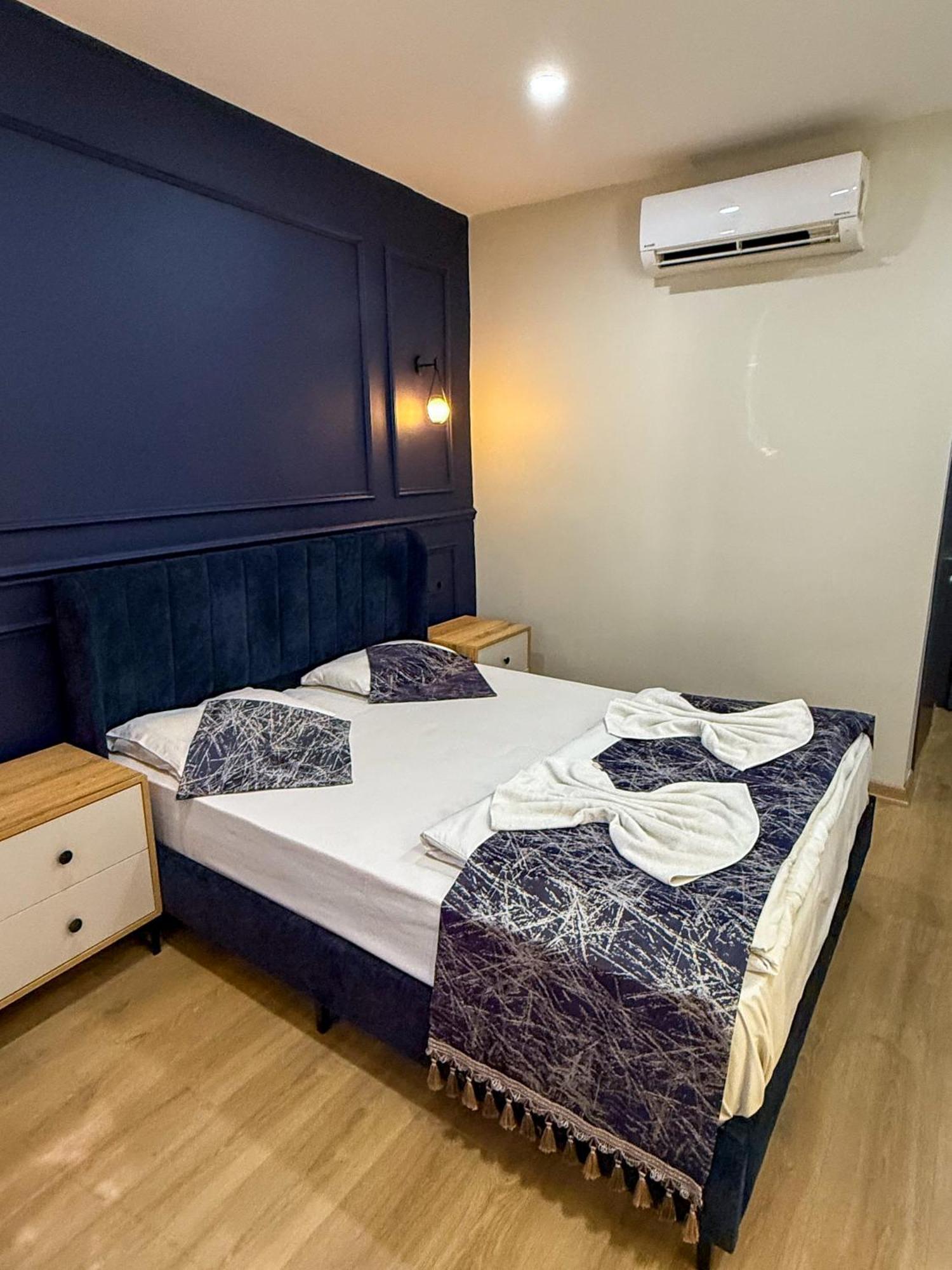 The Reina Hotel 3*